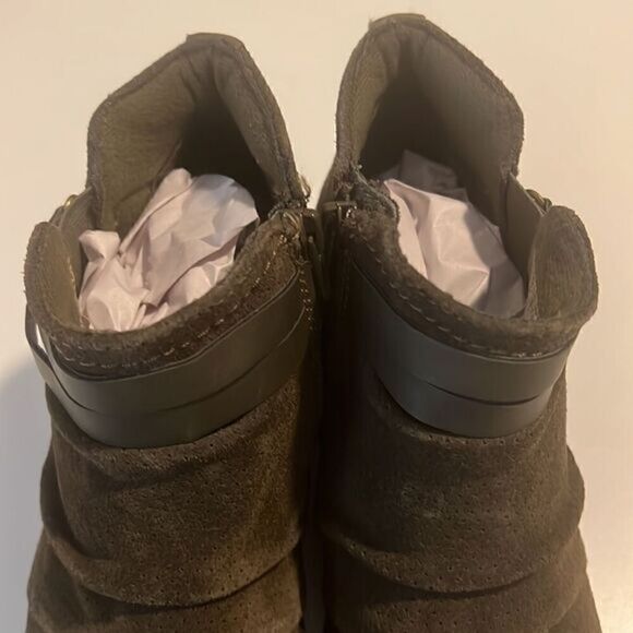 Earth Origins Oakland Odel Olive Green Side Zip Slip On Suede Booties Sz 7 NWOB - Picture 10 of 15